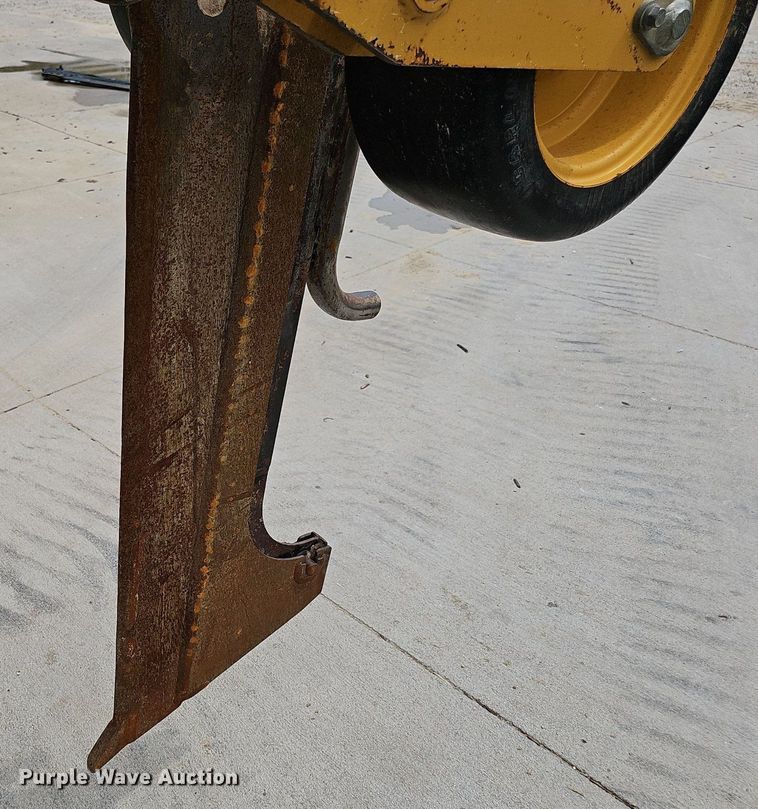 image for item DP6432 2010 Vermeer RTX750 vibratory cable plow