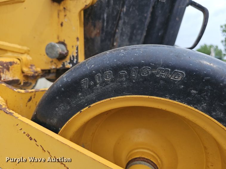 image for item DP6432 2010 Vermeer RTX750 vibratory cable plow