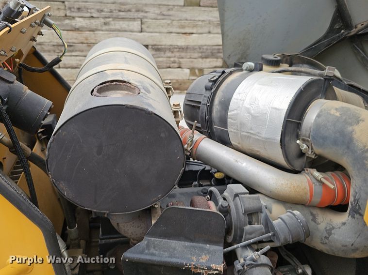 image for item DP6432 2010 Vermeer RTX750 vibratory cable plow