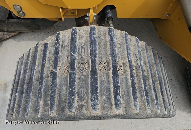 image for item DP6432 2010 Vermeer RTX750 vibratory cable plow