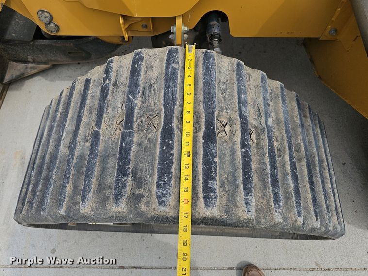 image for item DP6432 2010 Vermeer RTX750 vibratory cable plow