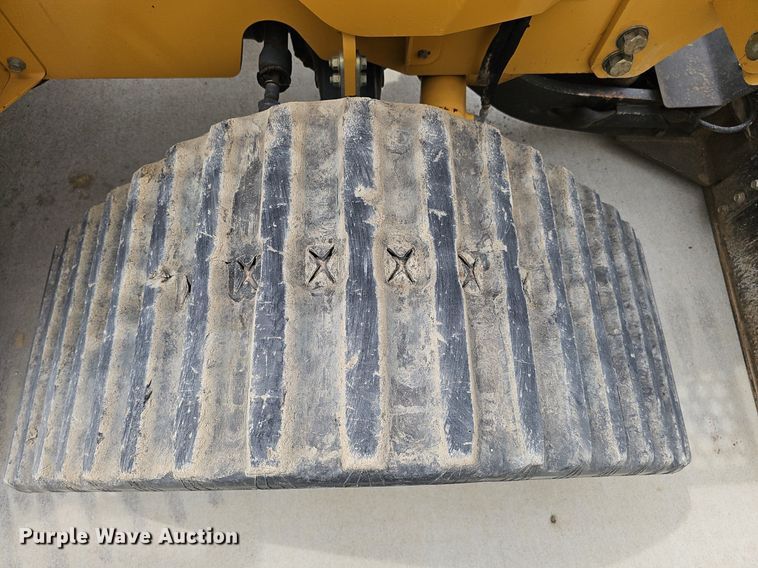 image for item DP6432 2010 Vermeer RTX750 vibratory cable plow