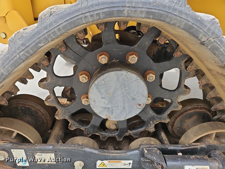 image for item DP6432 2010 Vermeer RTX750 vibratory cable plow