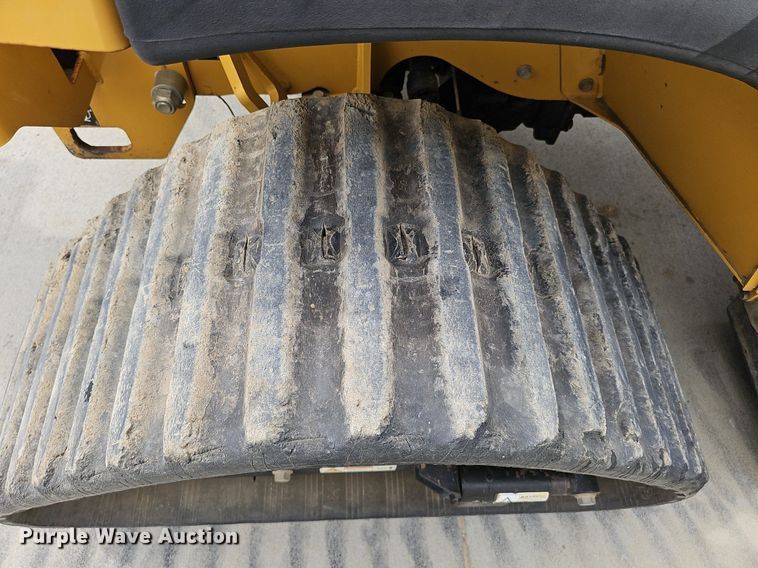 image for item DP6432 2010 Vermeer RTX750 vibratory cable plow