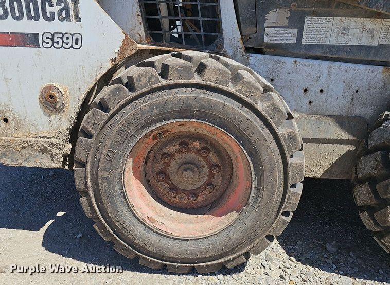 image for item DP6454 2015 Bobcat S590 skid steer loader