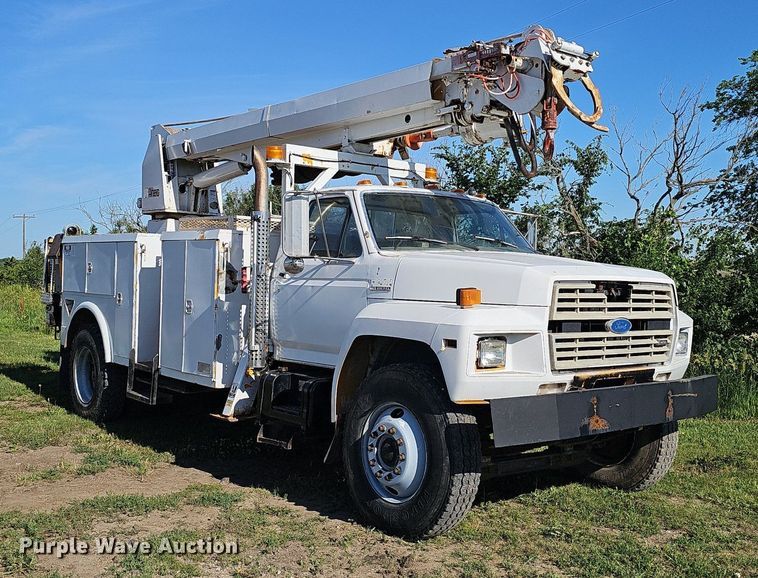 image for item DP6467 1988 Ford F800 digger derrick truck