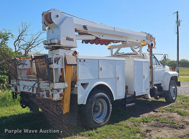 image for item DP6467 1988 Ford F800 digger derrick truck