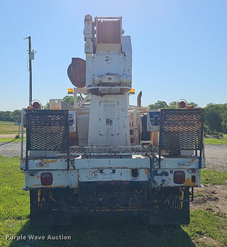 image for item DP6467 1988 Ford F800 digger derrick truck