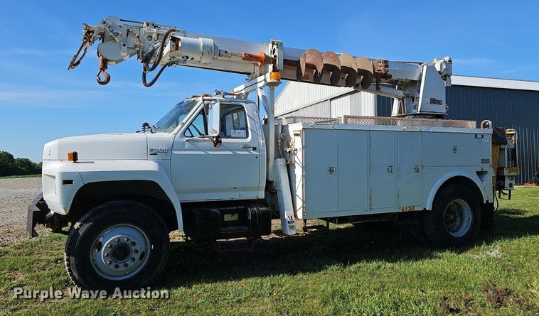 image for item DP6467 1988 Ford F800 digger derrick truck