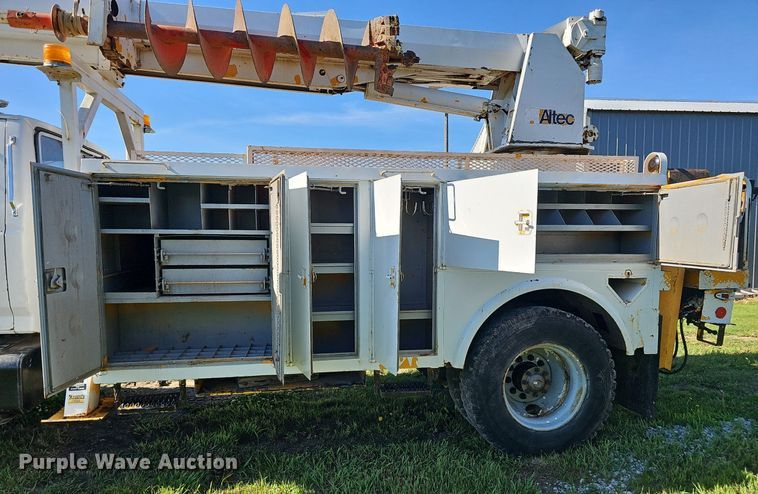 image for item DP6467 1988 Ford F800 digger derrick truck