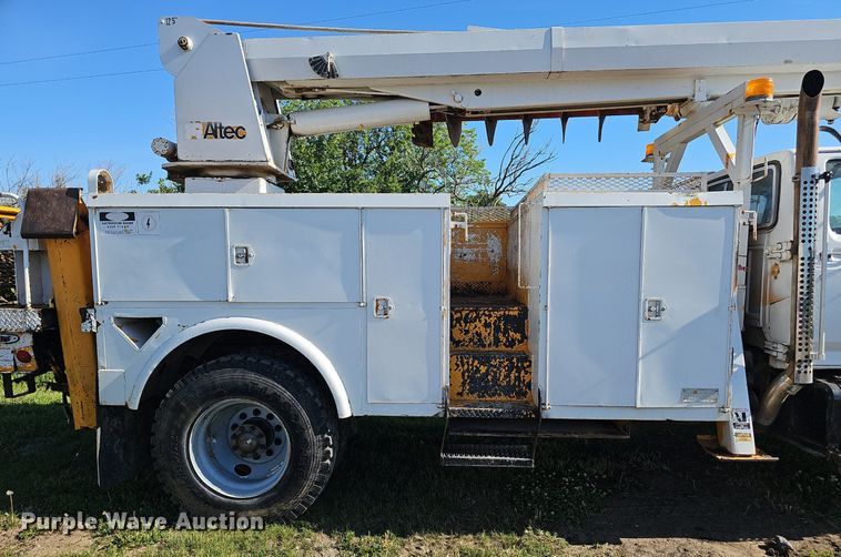 image for item DP6467 1988 Ford F800 digger derrick truck