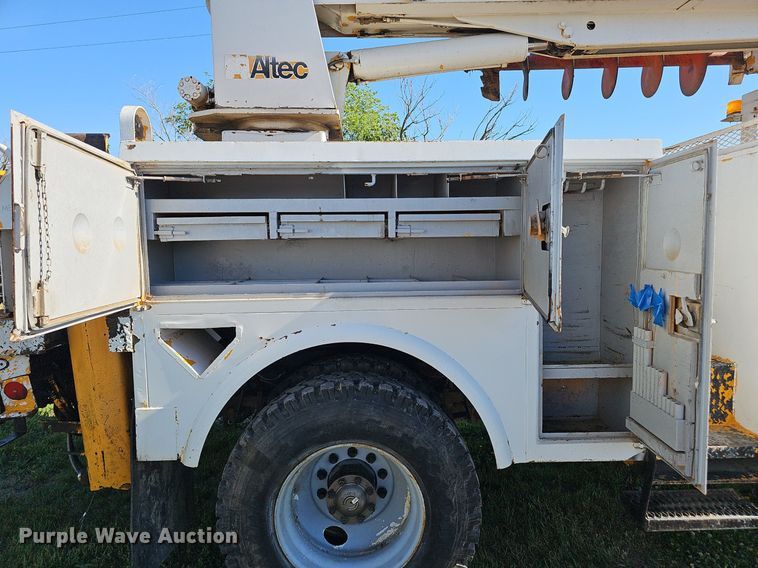 image for item DP6467 1988 Ford F800 digger derrick truck