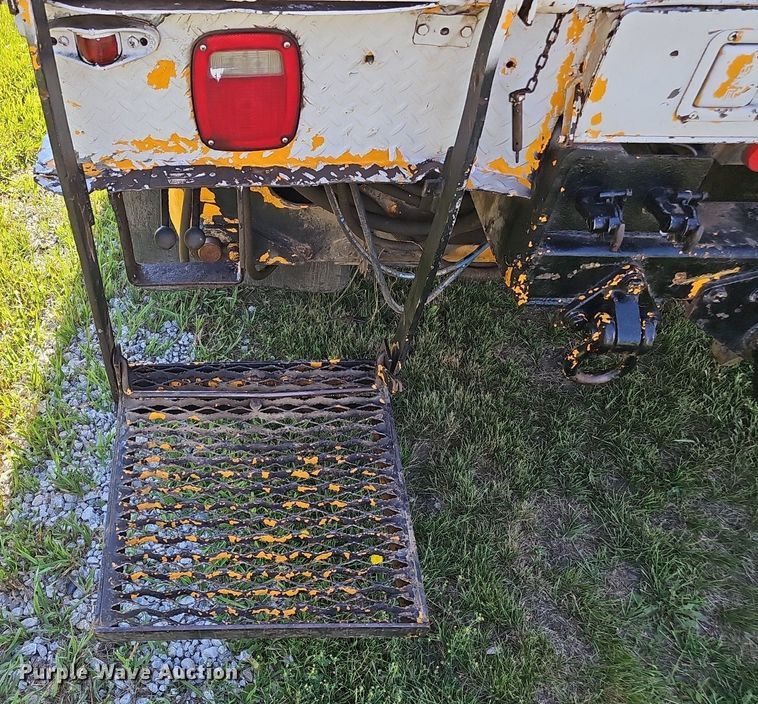 image for item DP6467 1988 Ford F800 digger derrick truck