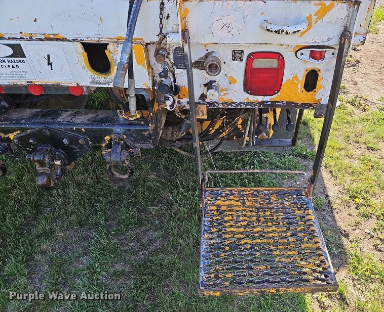 image for item DP6467 1988 Ford F800 digger derrick truck