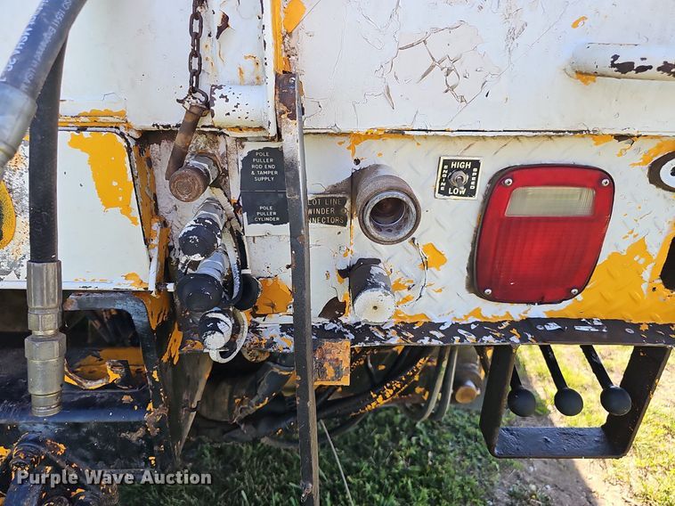 image for item DP6467 1988 Ford F800 digger derrick truck