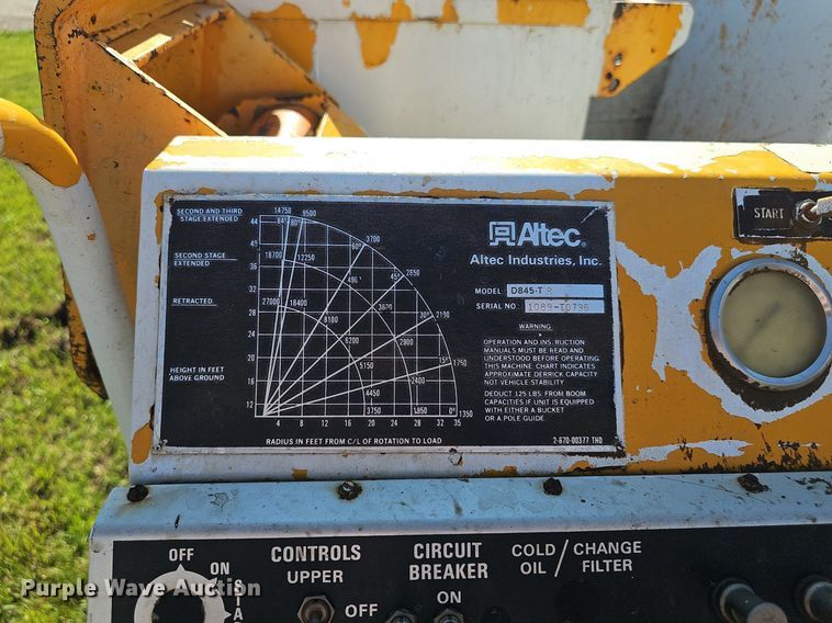 image for item DP6467 1988 Ford F800 digger derrick truck