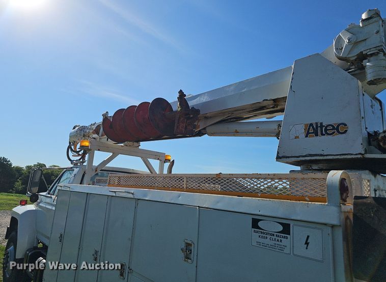 image for item DP6467 1988 Ford F800 digger derrick truck