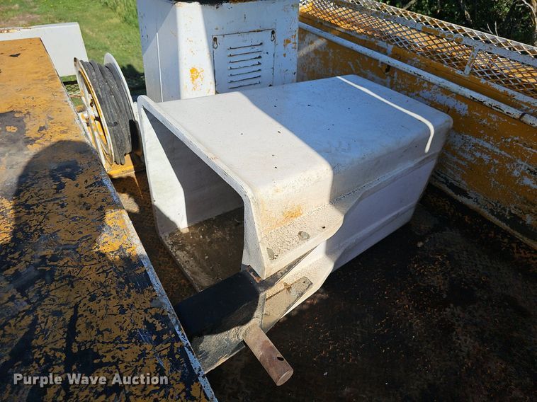 image for item DP6467 1988 Ford F800 digger derrick truck