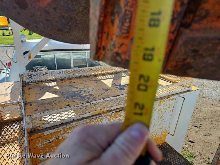 image for item DP6467 1988 Ford F800 digger derrick truck