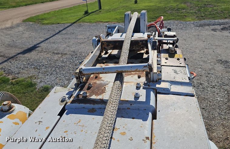 image for item DP6467 1988 Ford F800 digger derrick truck