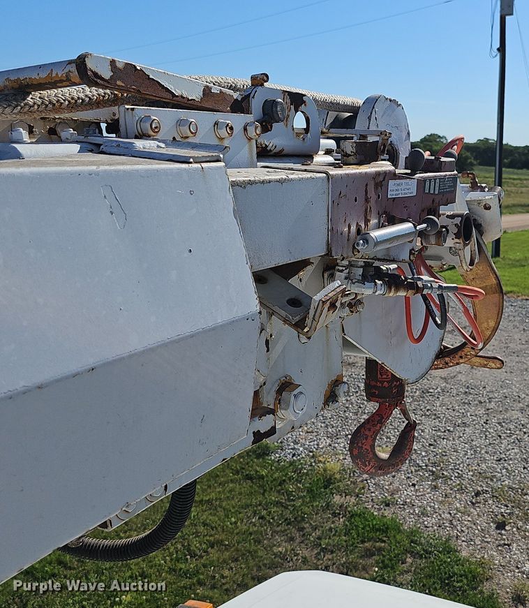 image for item DP6467 1988 Ford F800 digger derrick truck