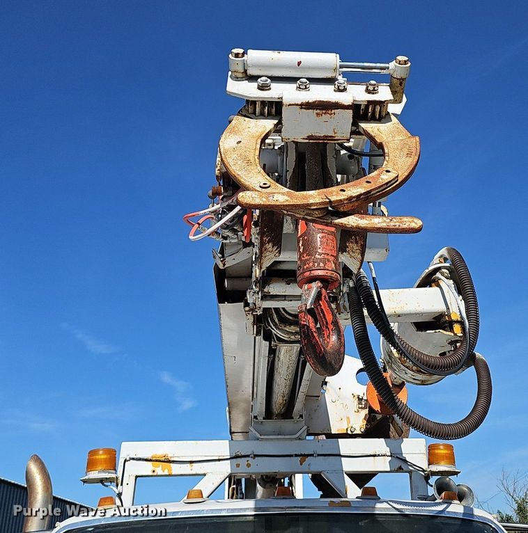 image for item DP6467 1988 Ford F800 digger derrick truck