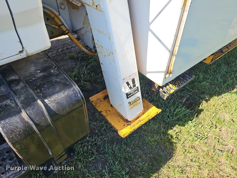 image for item DP6467 1988 Ford F800 digger derrick truck