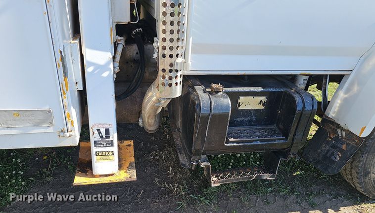 image for item DP6467 1988 Ford F800 digger derrick truck