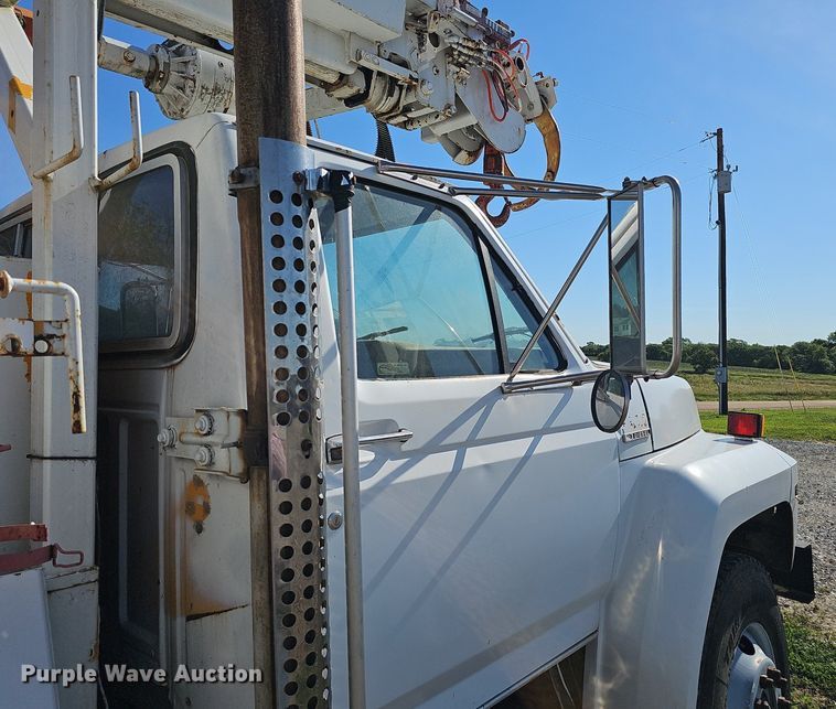 image for item DP6467 1988 Ford F800 digger derrick truck