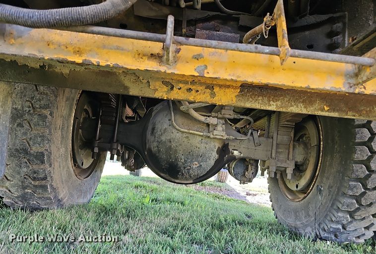image for item DP6467 1988 Ford F800 digger derrick truck