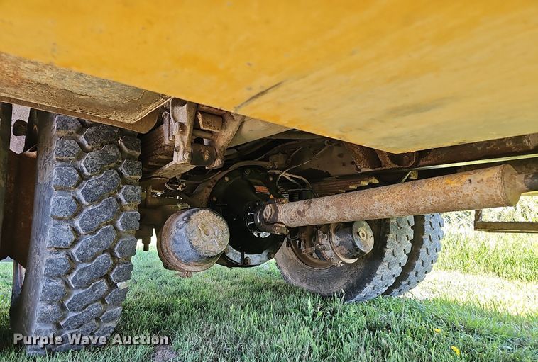 image for item DP6467 1988 Ford F800 digger derrick truck