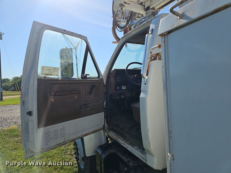 image for item DP6467 1988 Ford F800 digger derrick truck