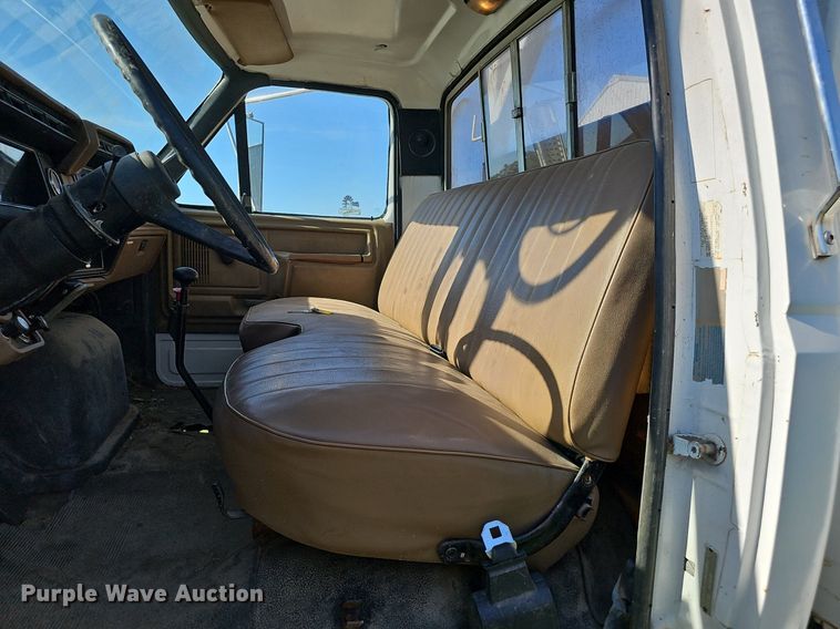 image for item DP6467 1988 Ford F800 digger derrick truck