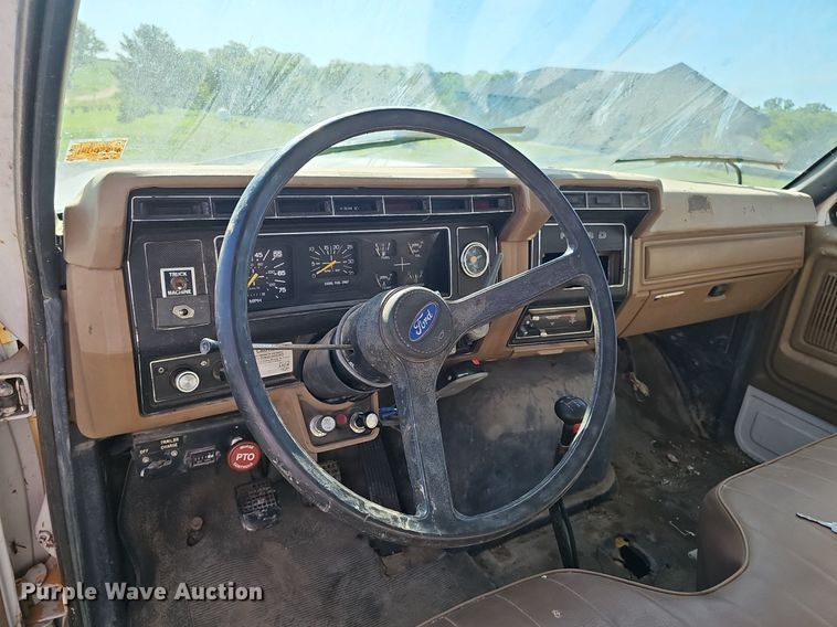 image for item DP6467 1988 Ford F800 digger derrick truck