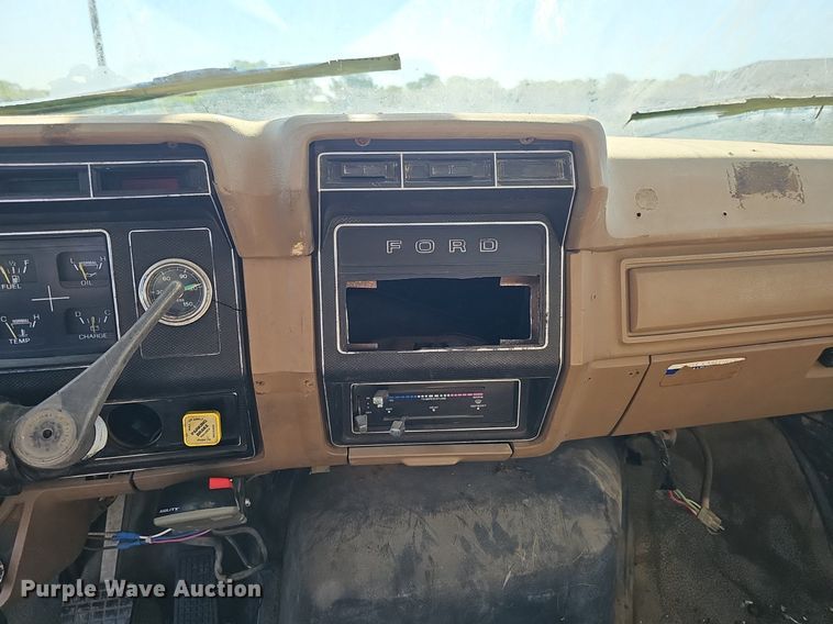 image for item DP6467 1988 Ford F800 digger derrick truck