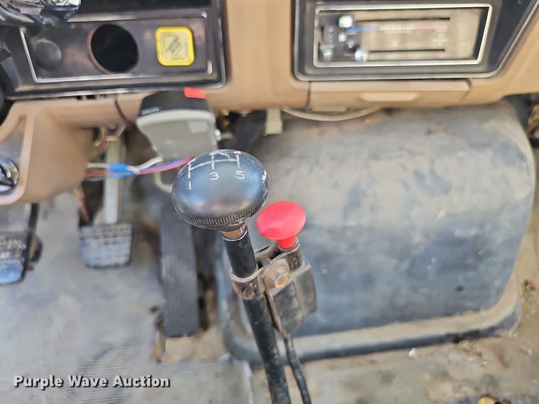 image for item DP6467 1988 Ford F800 digger derrick truck