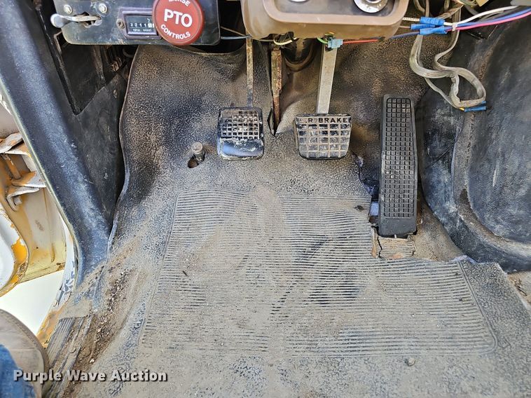 image for item DP6467 1988 Ford F800 digger derrick truck