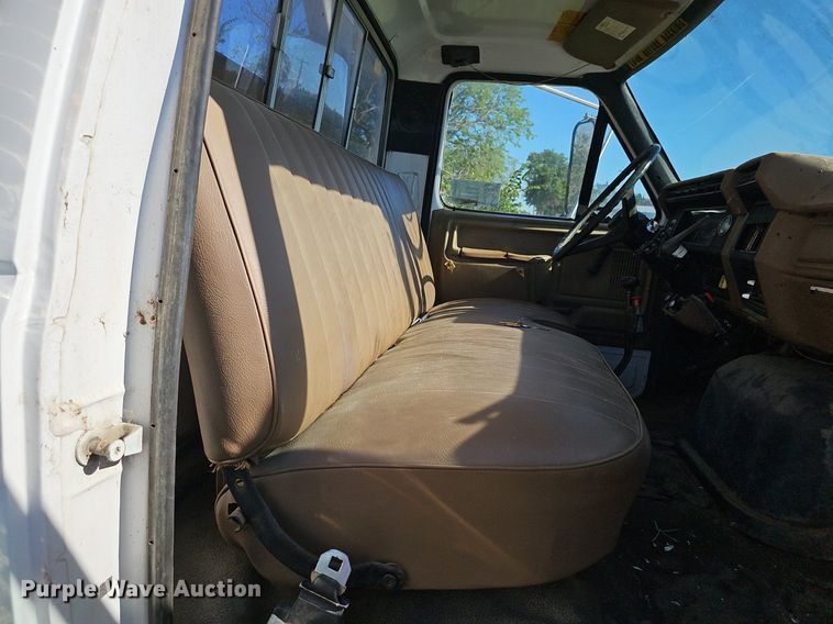 image for item DP6467 1988 Ford F800 digger derrick truck