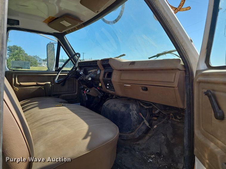 image for item DP6467 1988 Ford F800 digger derrick truck