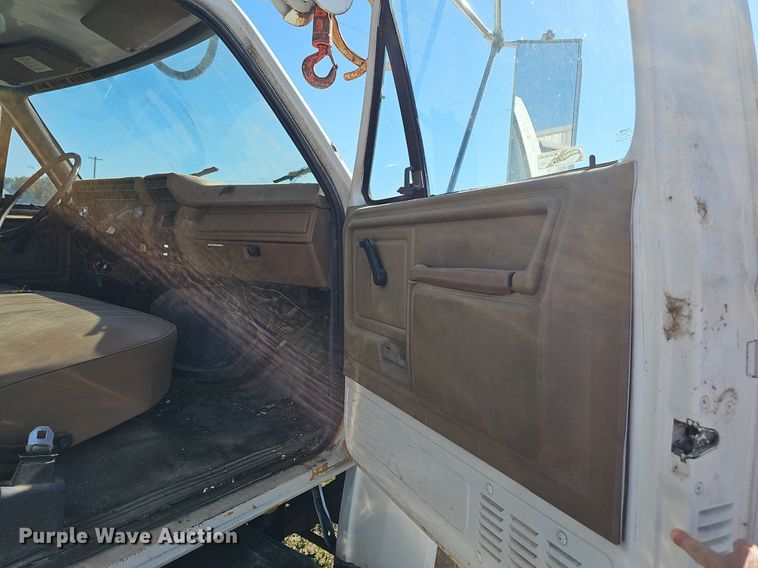 image for item DP6467 1988 Ford F800 digger derrick truck