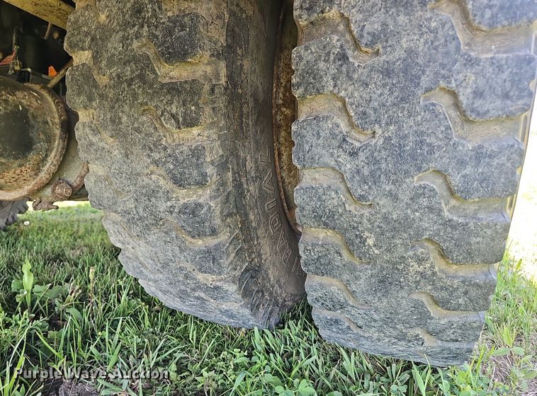 image for item DP6467 1988 Ford F800 digger derrick truck