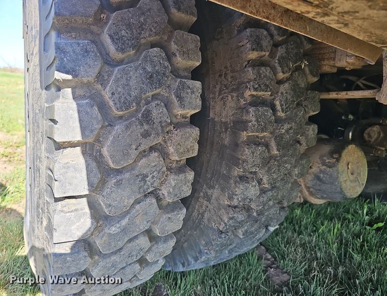 image for item DP6467 1988 Ford F800 digger derrick truck