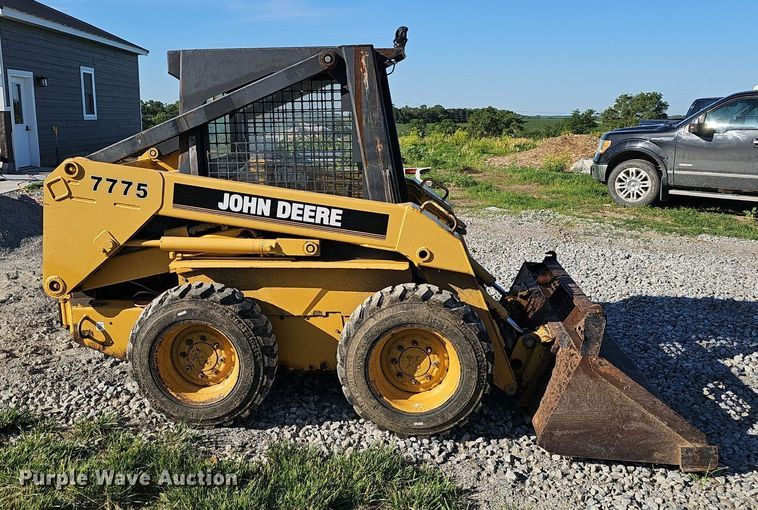 image for item DP6468 1995 John Deere 7775 skid steer loader