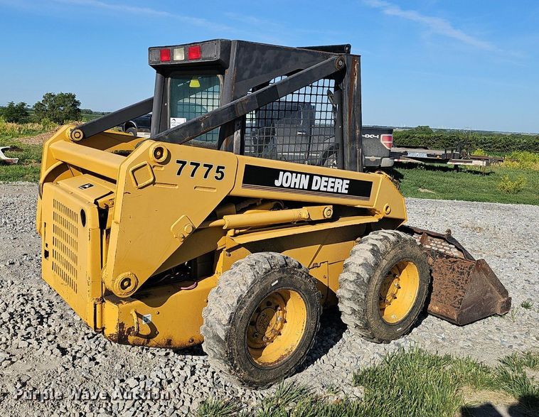 image for item DP6468 1995 John Deere 7775 skid steer loader