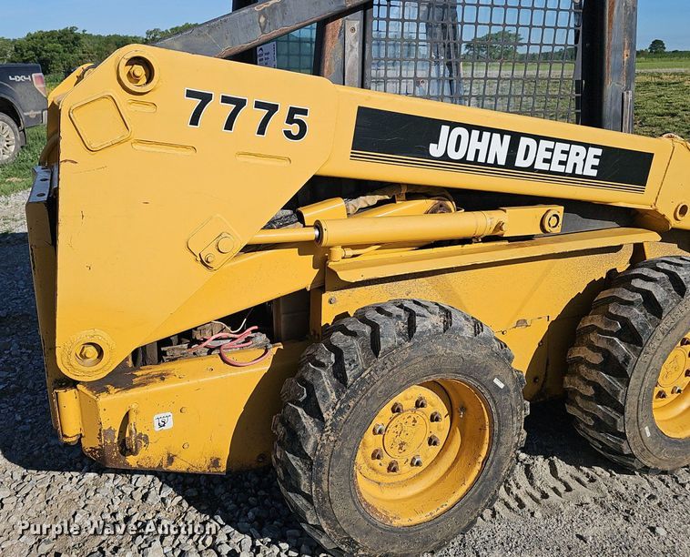 image for item DP6468 1995 John Deere 7775 skid steer loader