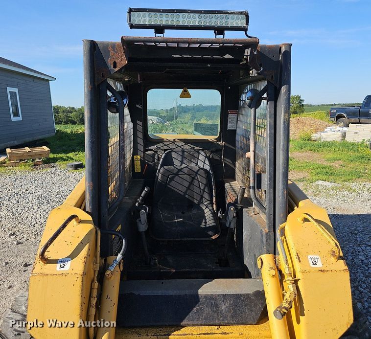 image for item DP6468 1995 John Deere 7775 skid steer loader