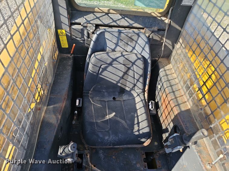 image for item DP6468 1995 John Deere 7775 skid steer loader