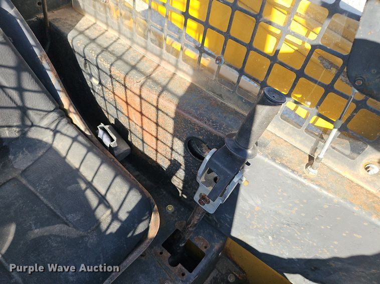 image for item DP6468 1995 John Deere 7775 skid steer loader