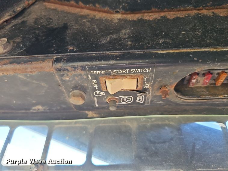 image for item DP6468 1995 John Deere 7775 skid steer loader