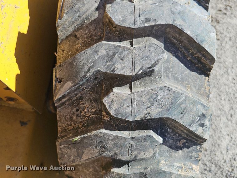 image for item DP6468 1995 John Deere 7775 skid steer loader